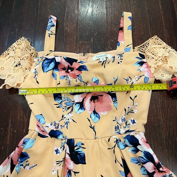 Floral dress with lace off-shoulder detail - Picture 7 of 9